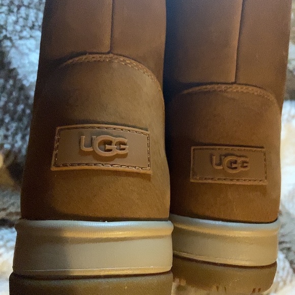 Fresh pair of Uggs!! - Picture 3 of 4